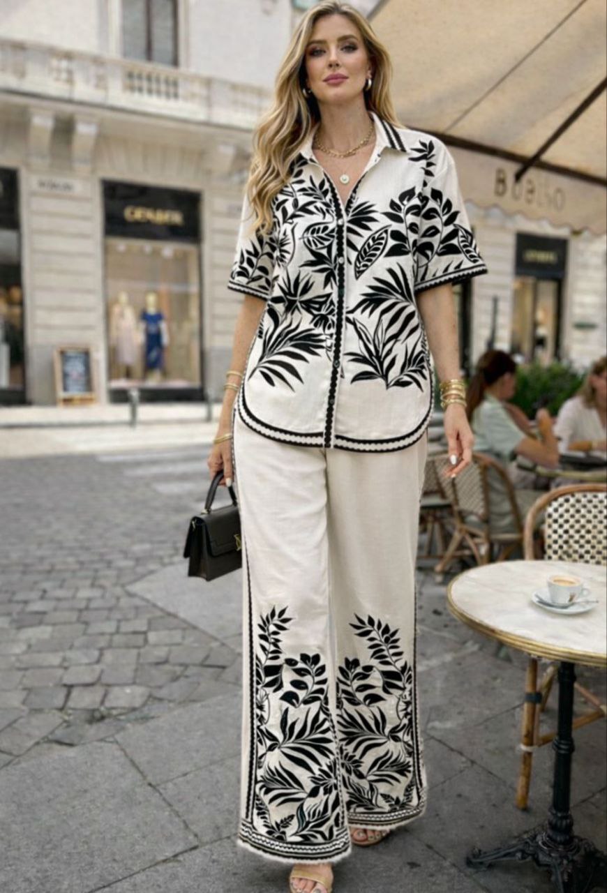 بدلة كتان منقوشة أبيض مع نمط أسود