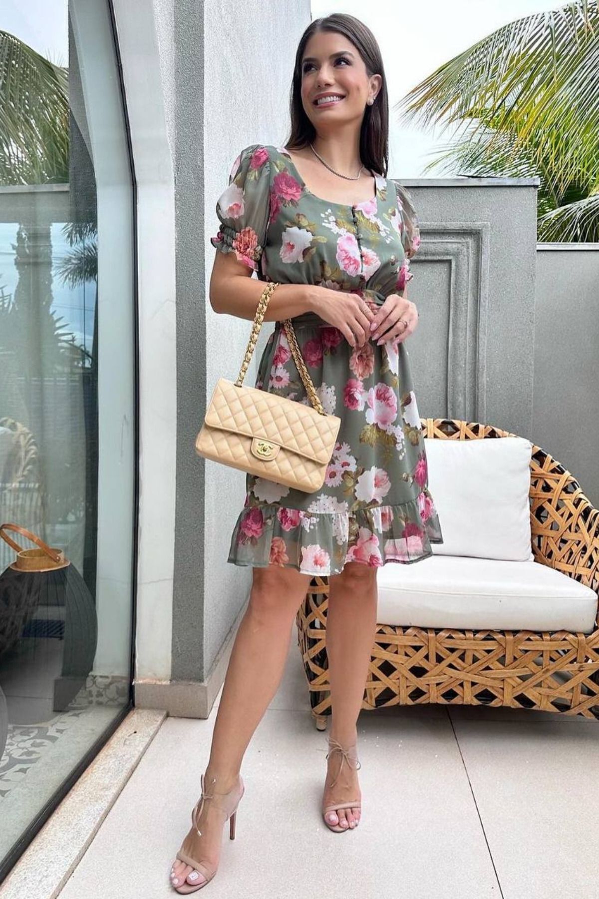 فستان شيفون قصير بنقشة زهور وياقة دائرية وكشاكش أخضر