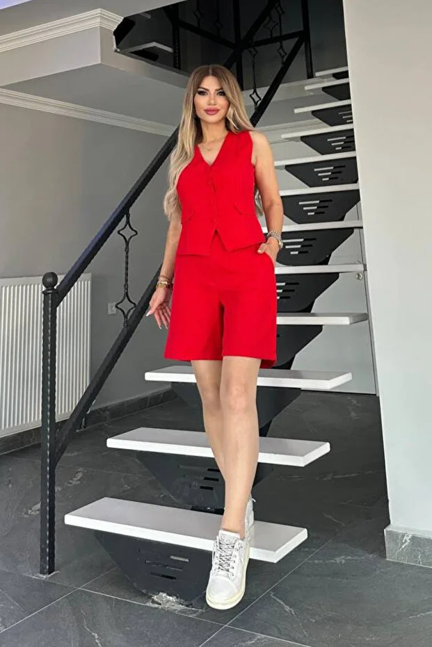 طقم صيفي صدرية وشورت من قماش أطلس كريب مرن أحمر