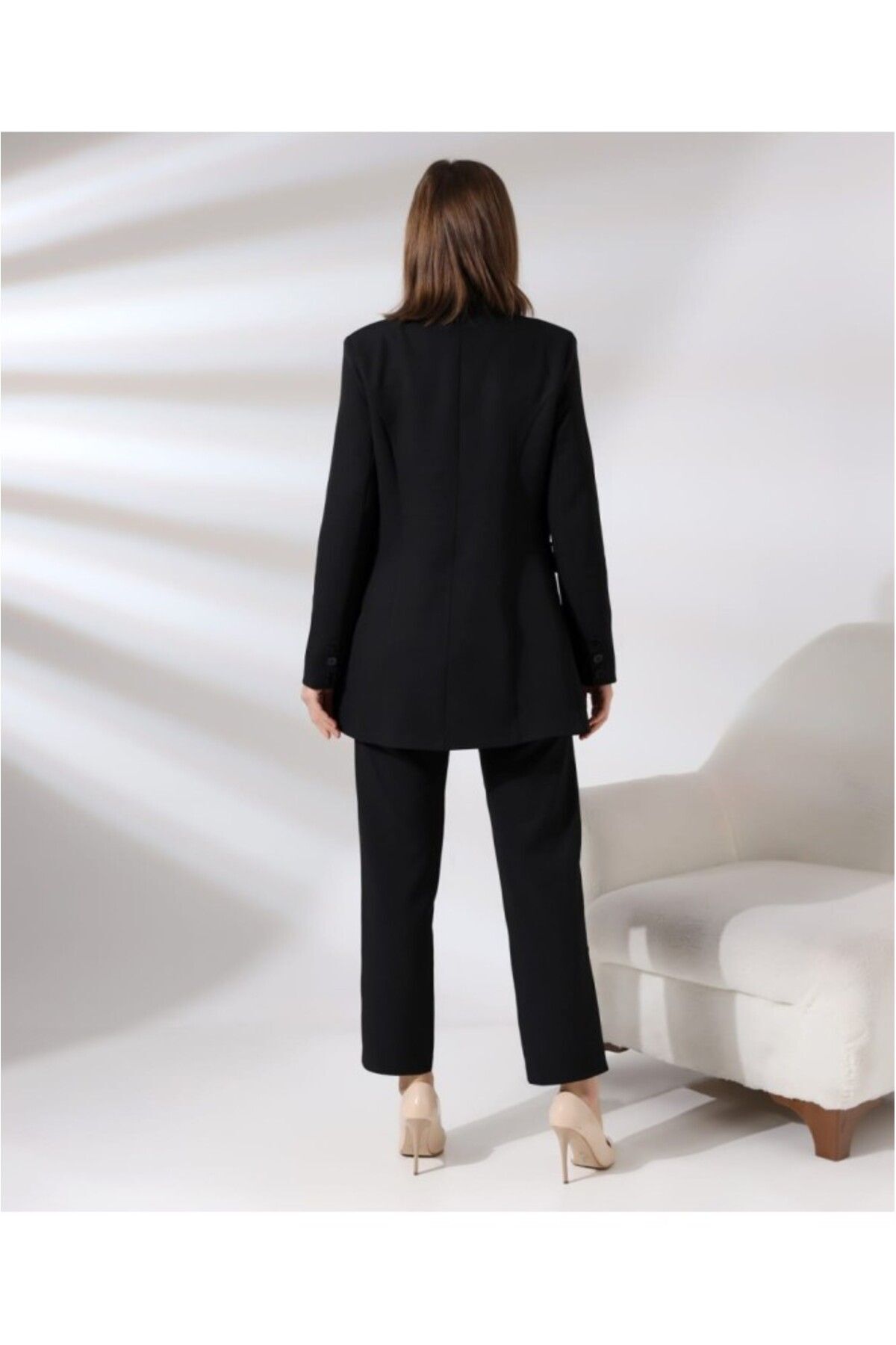 طقم بليزر متقاطع وبنطال من قماش أطلس قطني أسود