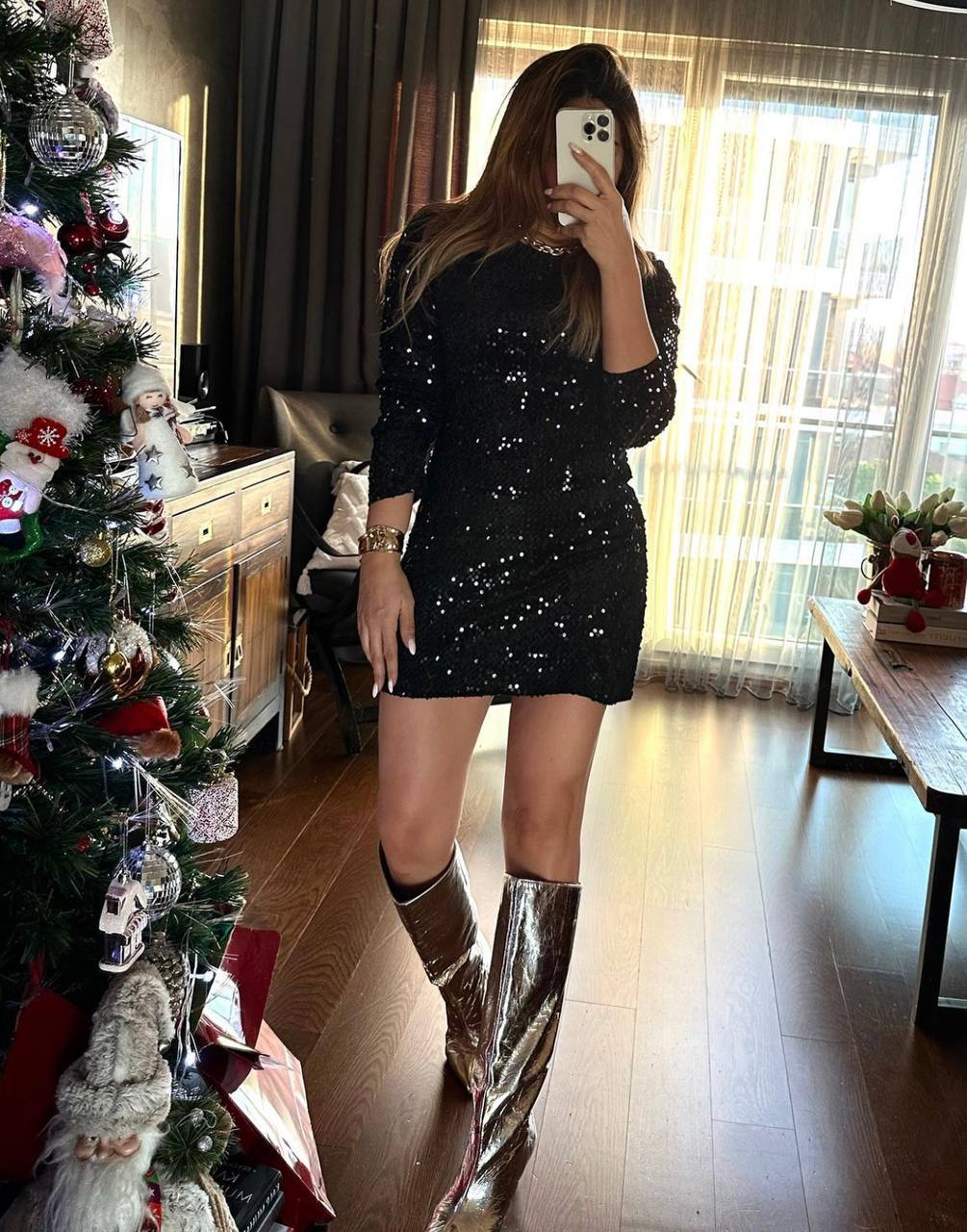 فستان سهرة قصير مخملي مرصّع بالترتر - رمادي غامق أسود