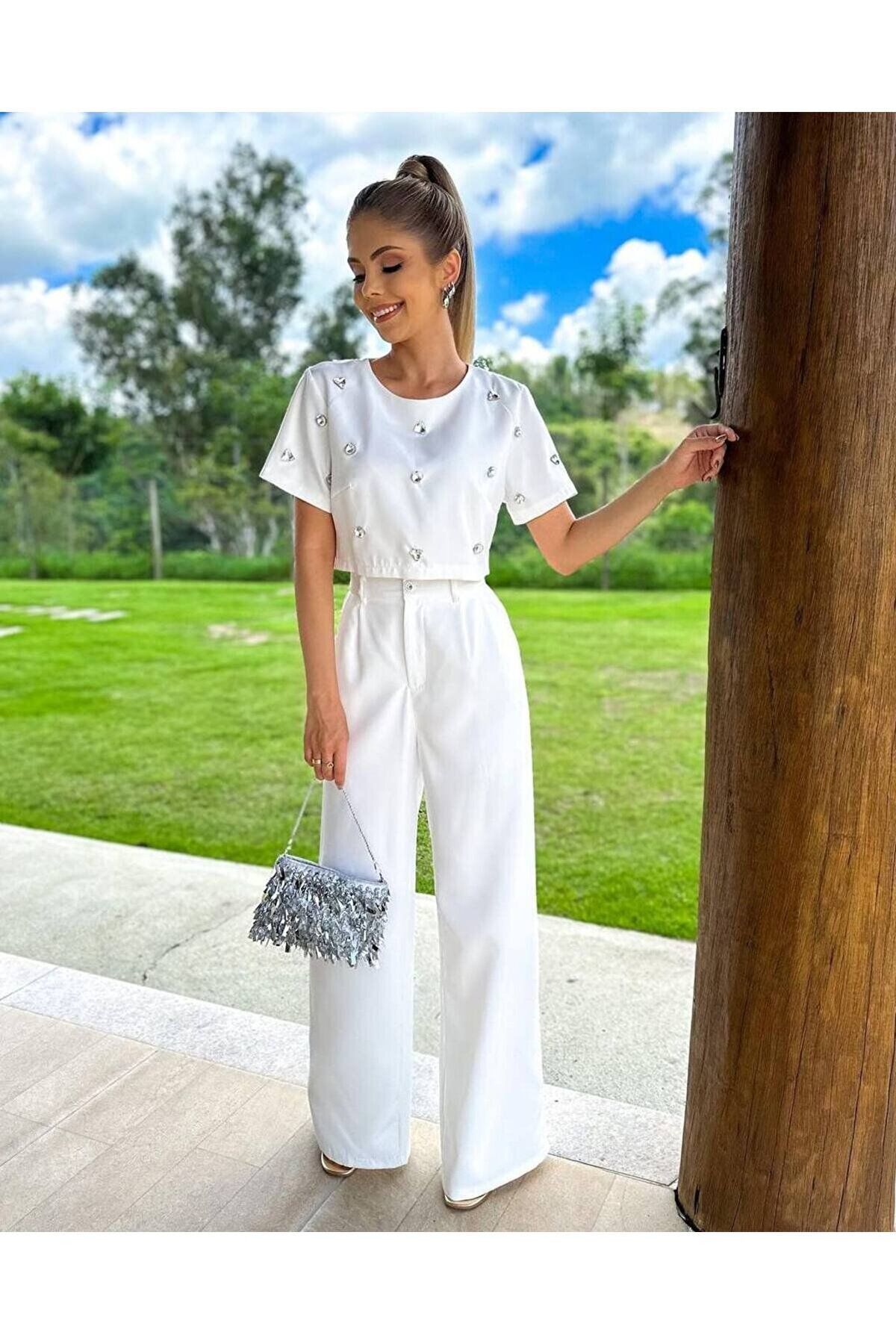 طقم تيشيرت وبنطال بالازو من كريب مستورد مرصع بالأحجار - قصّة ضيقة أبيض