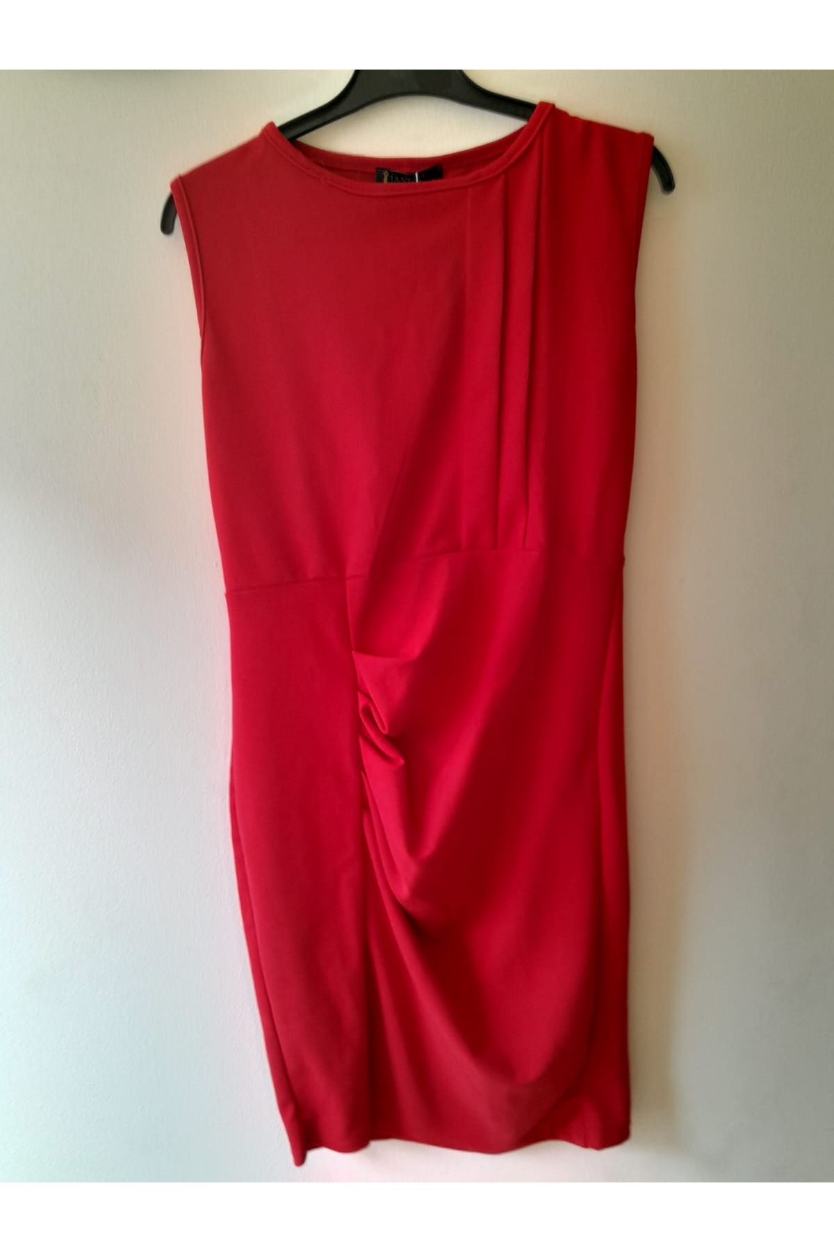 فستان أنيق بطيات درابي أحمر