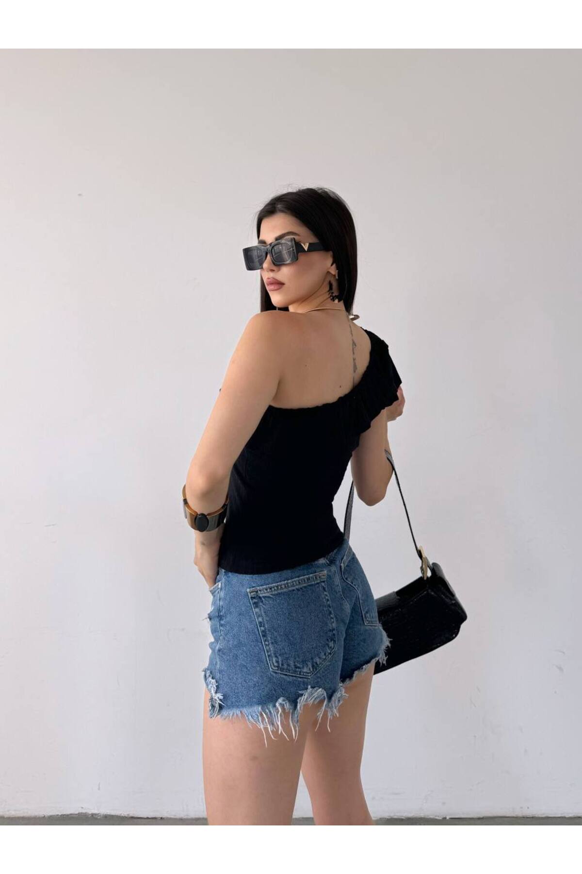 Tek Omuz Fırfır Detaylı Bluz Siyah