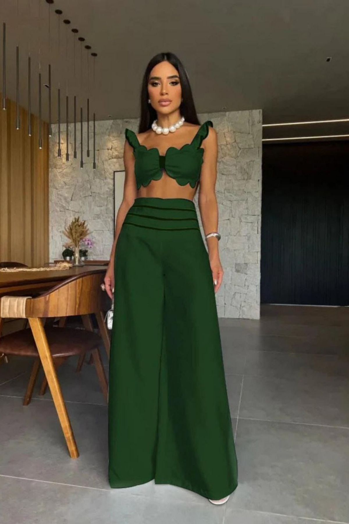 طقم علوي وسفلي بتصميم خطوط وسطية من قماش دوبل مستورد أخضر