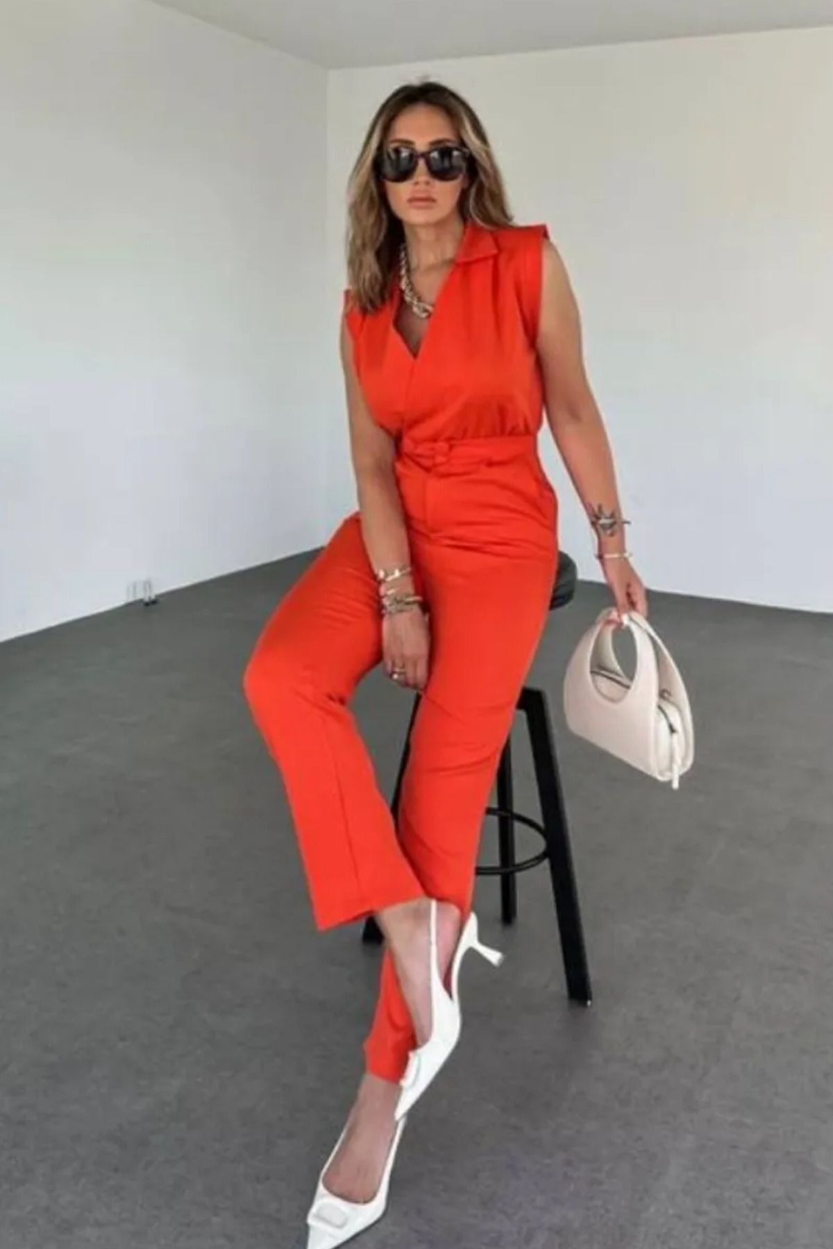 جمبسوت طويل بياقة V من قماش أطلس كريب مرن (مستورد) برتقالي