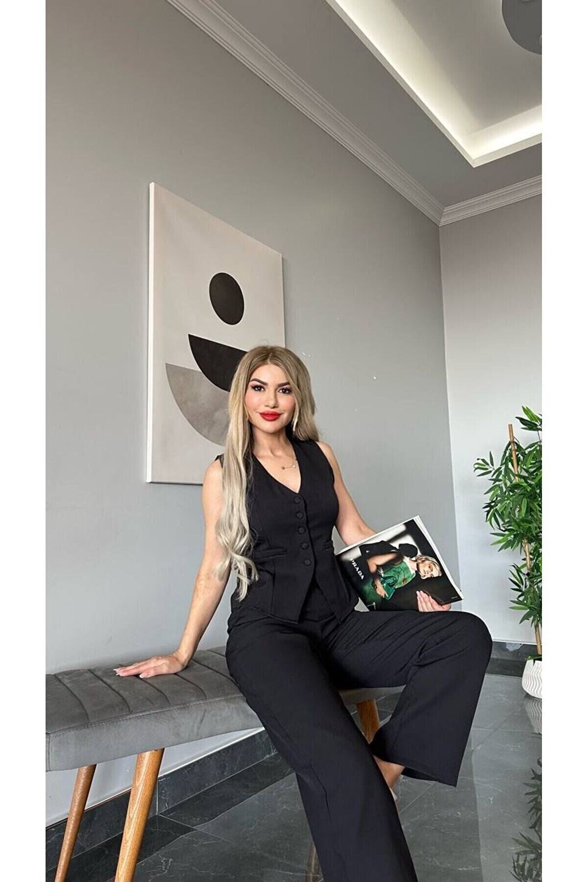 طقم صدرية وبنطال أنيق بخصّة ضيقة أسود