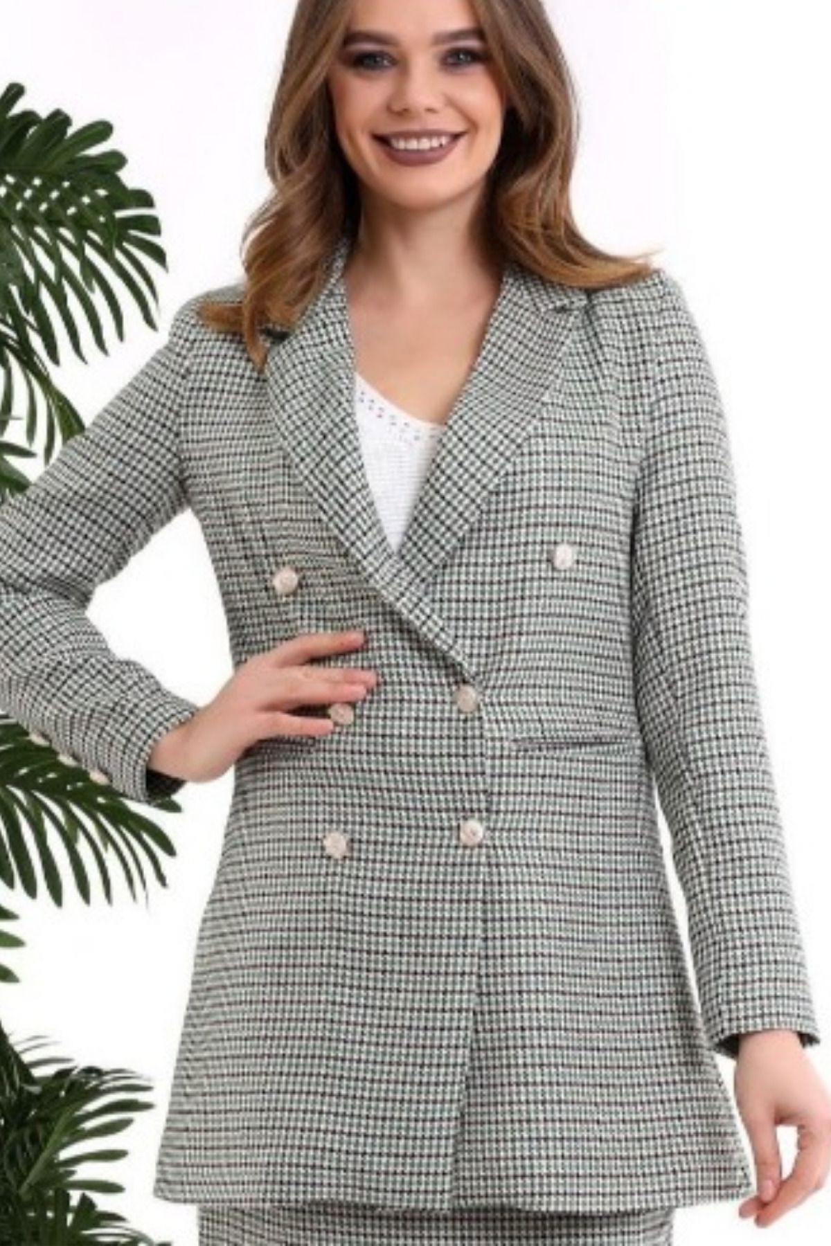 بليزر طويل متقاطع بنقشة كاروه الأخضر مع نمط أسود