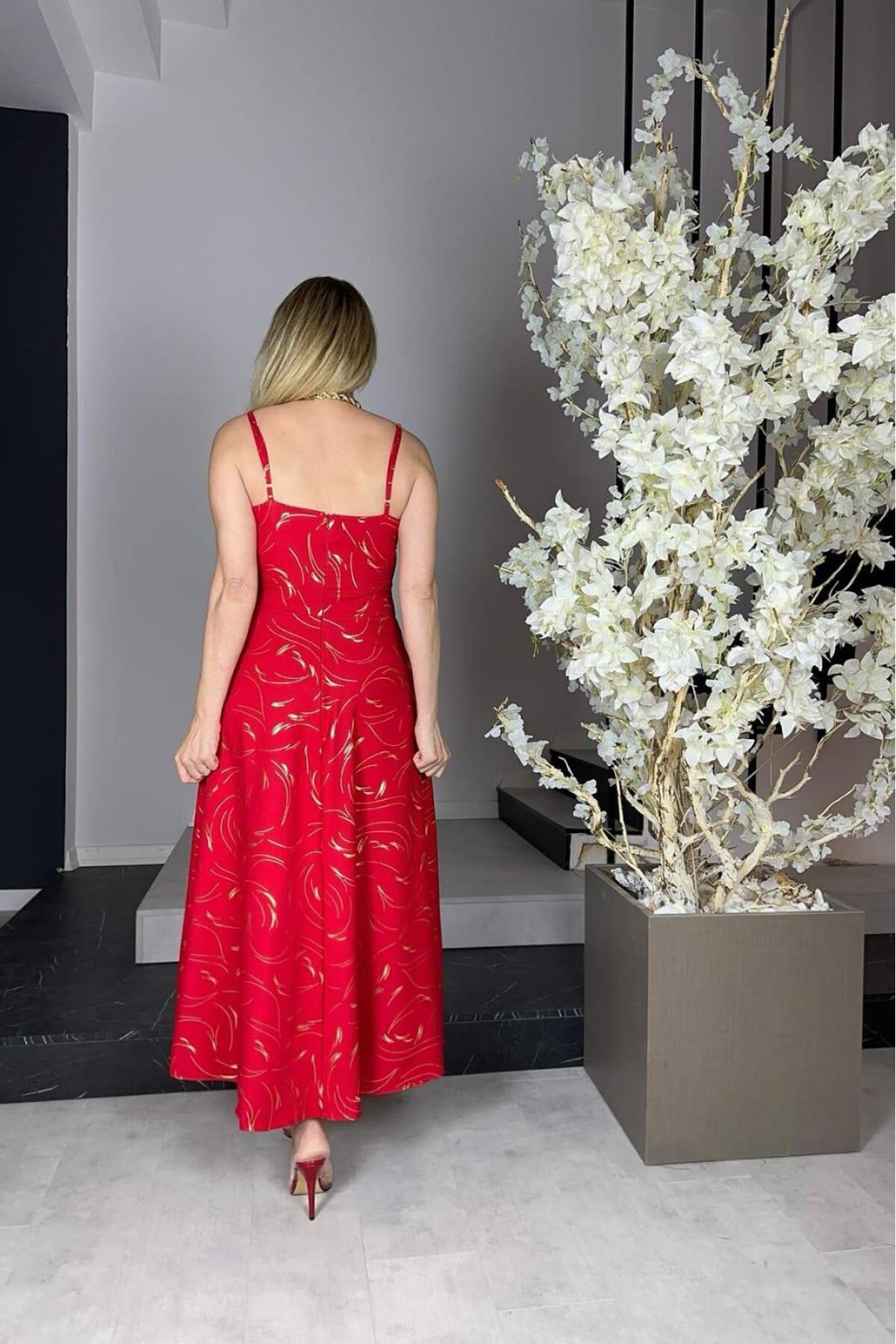 فستان بحمالات مع فتحة جانبية أحمر