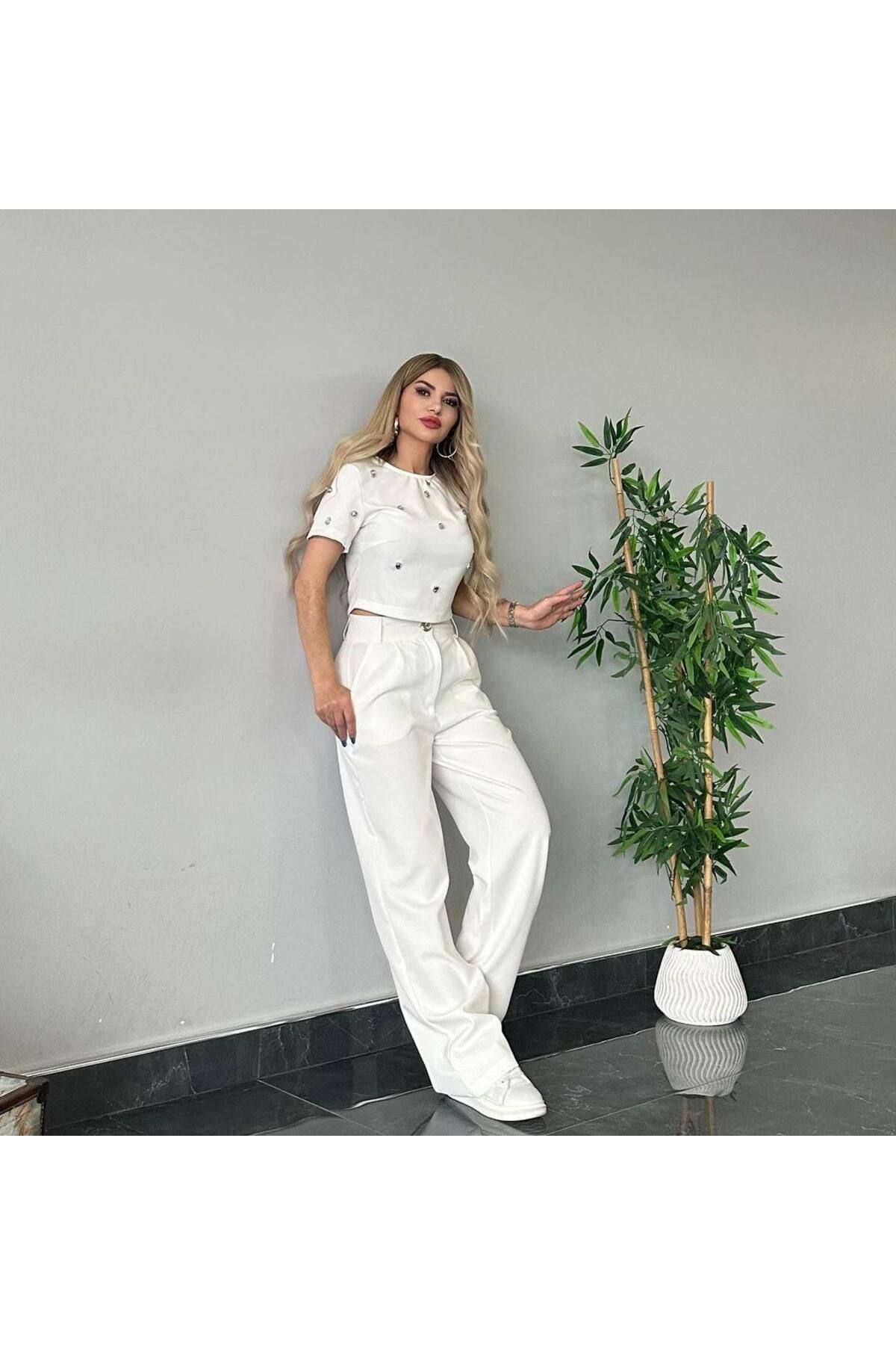 طقم ثنائي بتصميم مرصع بالأحجار - عرض سعر مميز (موسم جديد) أبيض - طقم ثنائي بتصميم حجري