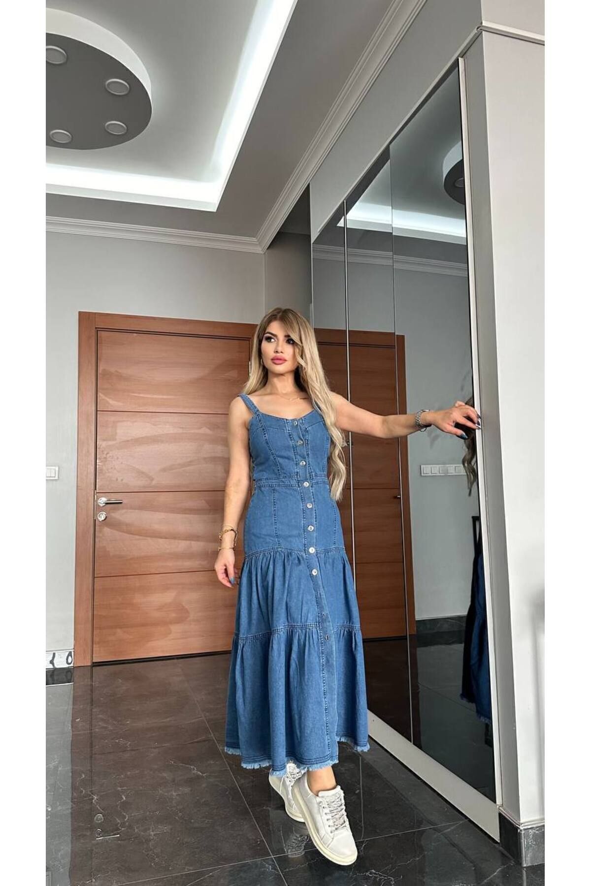 فستان جينز طويل بأزرار وفتحة ظهر وتفاصيل رباط - للمقاسات الكبيرة جينز