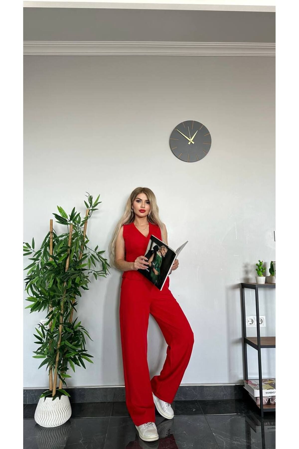 طقم صدرية وبنطال أنيق بخصّة ضيقة أحمر