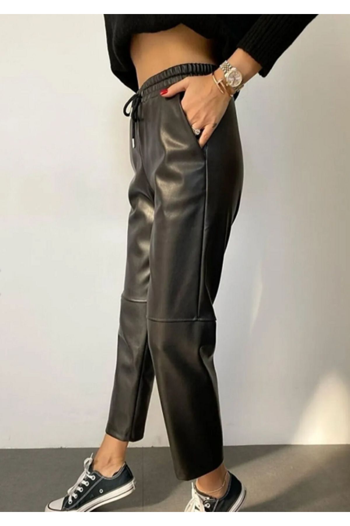 Leather Elastic-Waist Carrot Pants Black