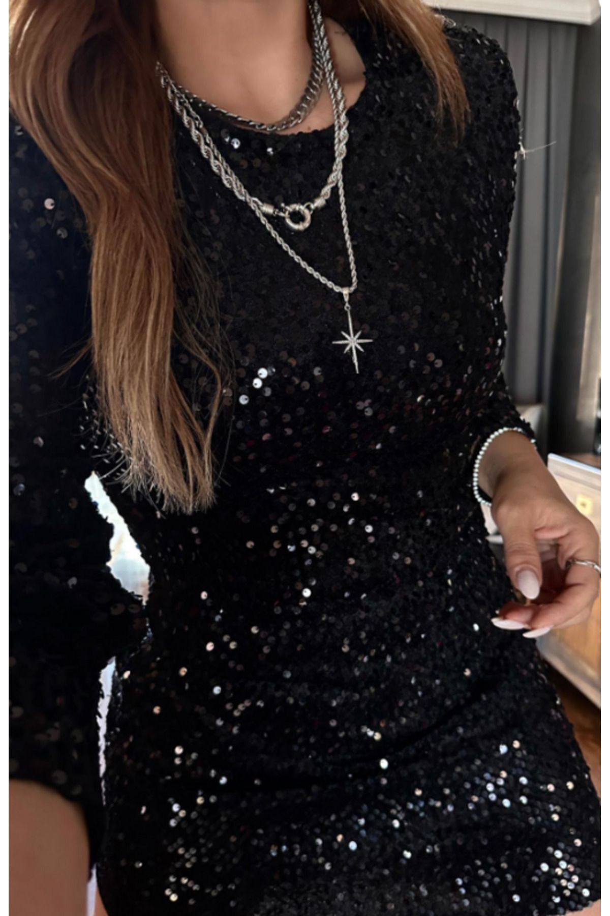 فستان سهرة قصير مخملي مرصّع بالترتر - رمادي غامق أسود