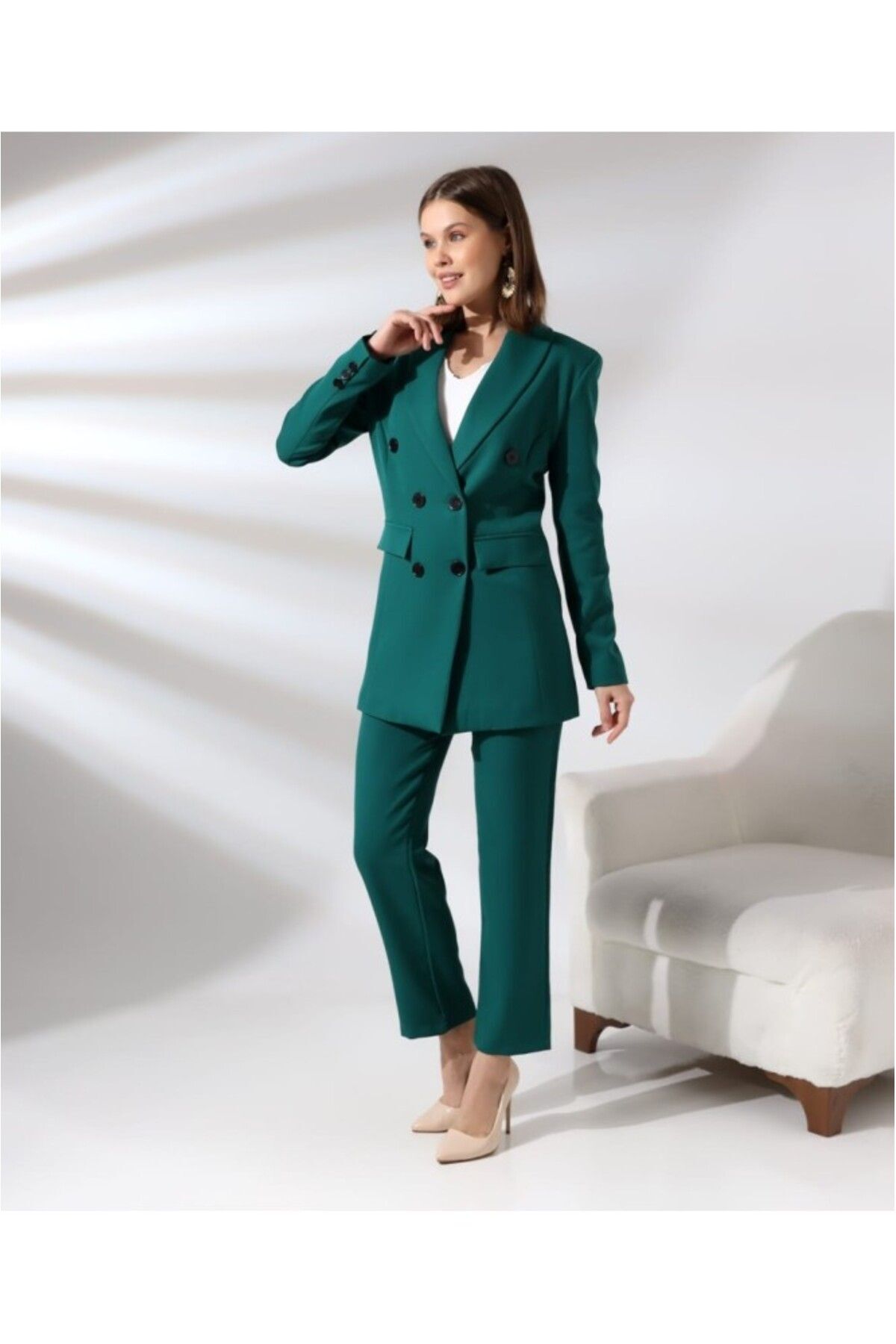 طقم بليزر متقاطع وبنطال من قماش أطلس قطني أخضر داكن