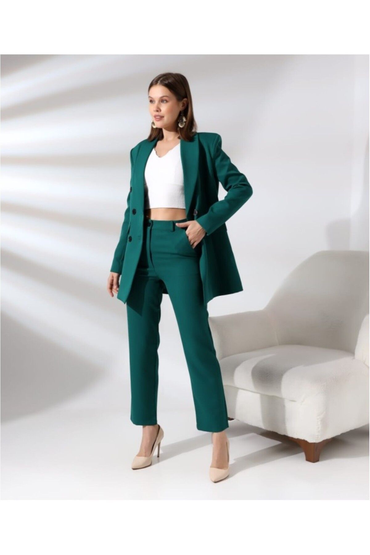 طقم بليزر متقاطع وبنطال من قماش أطلس قطني أخضر داكن