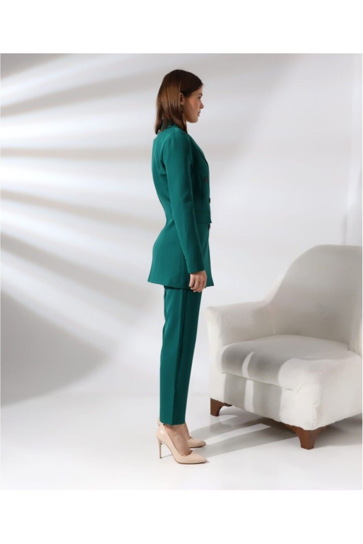 طقم بليزر متقاطع وبنطال من قماش أطلس قطني أخضر داكن