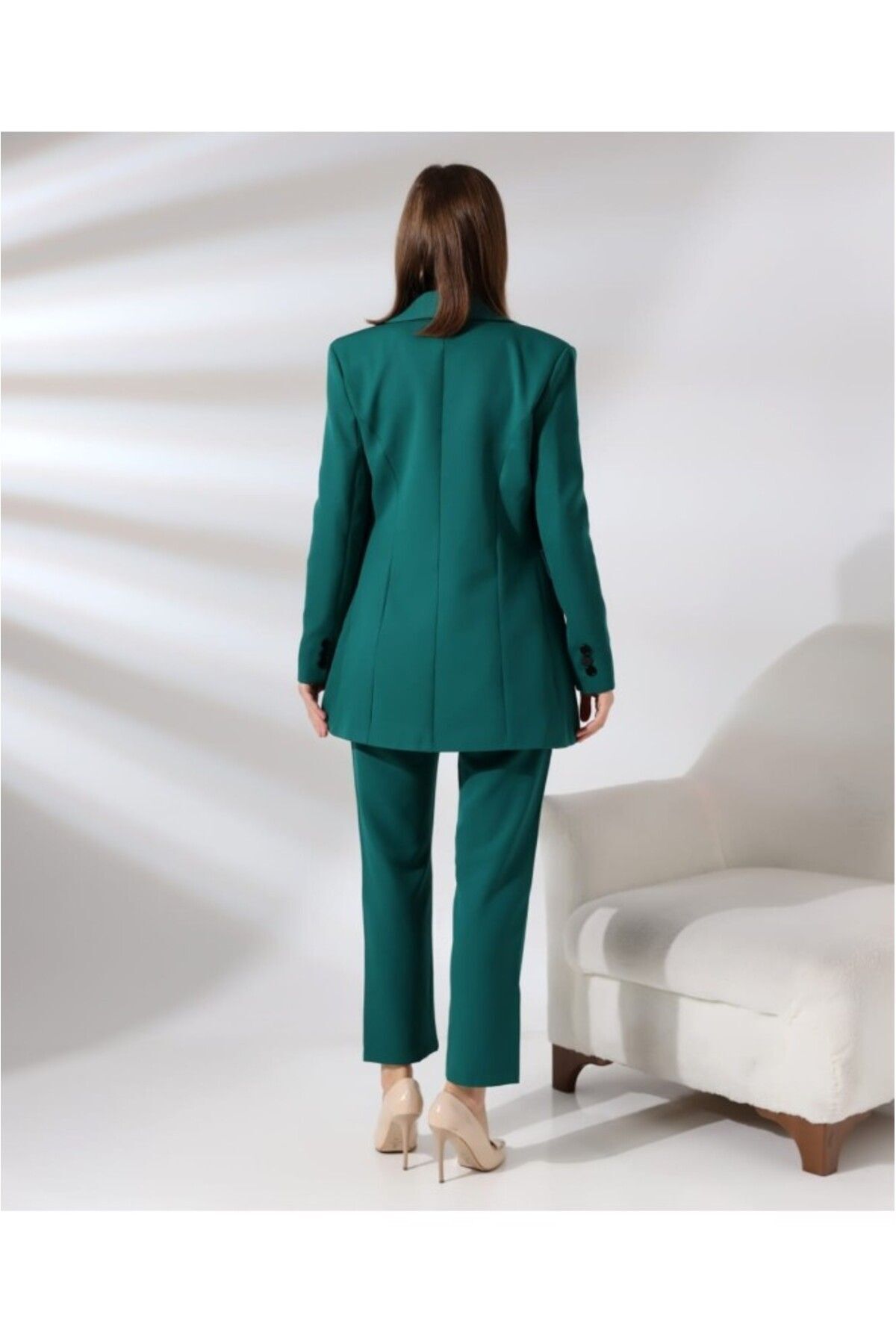 طقم بليزر متقاطع وبنطال من قماش أطلس قطني أخضر داكن