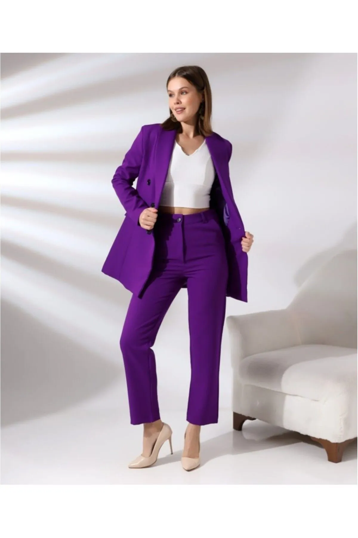 طقم بليزر متقاطع وبنطال من قماش أطلس قطني بنفسجي